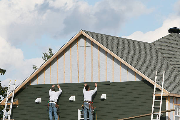 Professional Siding technician working in Elgin, SC